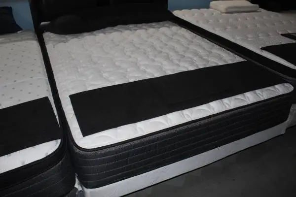 BRAND NEW QUEEN SIZE 3Z BRAND MILWAUKIE FIRM FLAT TOP  MATTRESS