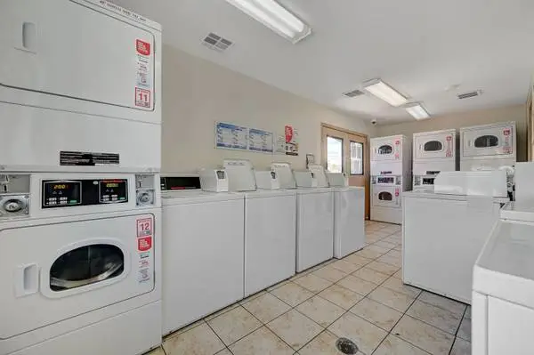 On-site security, Laundry facility, Pet friendly