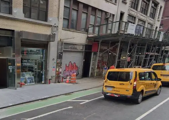 NEW - MIDTOWN RESTAURANT OR BAR OPPORTUNITY !!