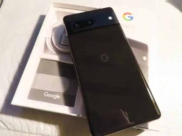 Google pixel 7 pro unlocked with retail box scratch free