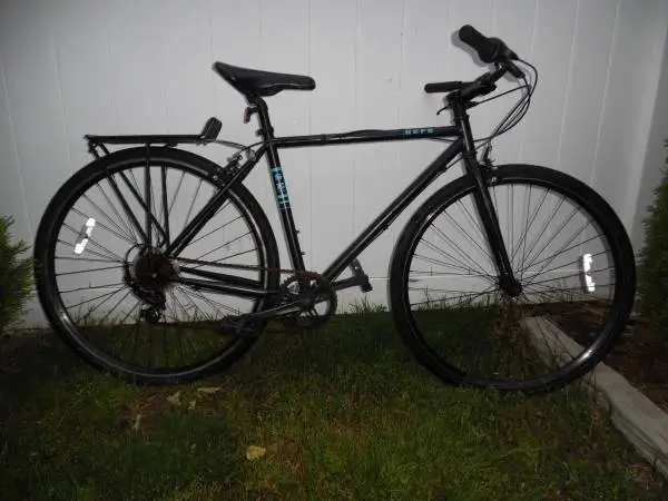700 SE Hefe Hybrid Bike, With Rear Rack, 21 Speed