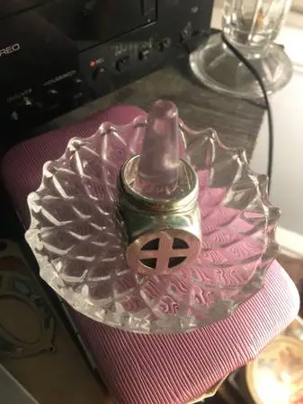 Crystal ring holder