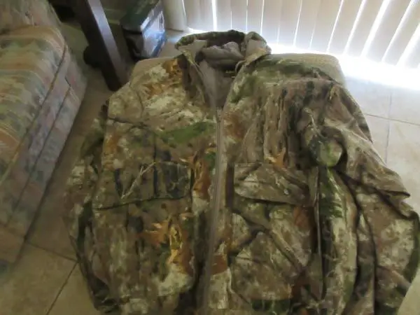 Hunting Jacket Camo Mens Large With Hood  Cabelas Brand New