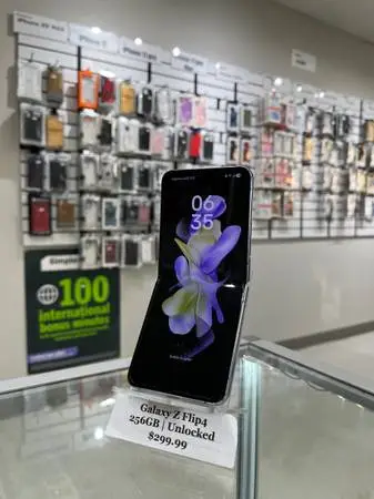 Galaxy Z Flip4 | 256GB | Unlocked