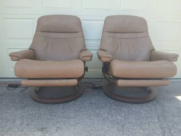 ELECTRIC POWER PAIR OF EKORNES STRESSLESS RECLINER CHAIRS