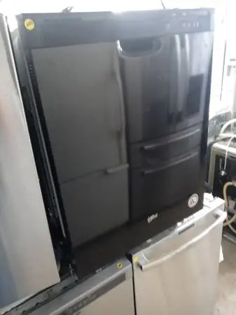 ★Whirlpool black dishwasher with plastic tub