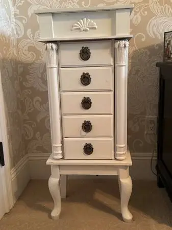 Upright Jewelry Chest