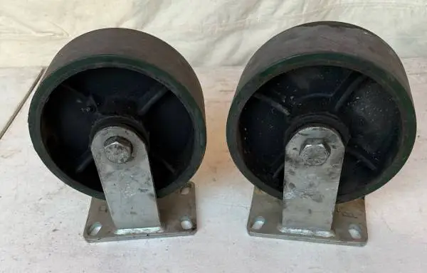 Large heavy duty fixed casters