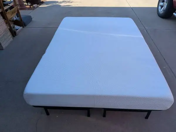 Like New Full Size Platform Bed Set