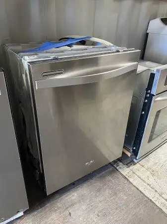 SS Whirlpool Dishwasher 15 Place Setting Model #WDT710PAYMO Used