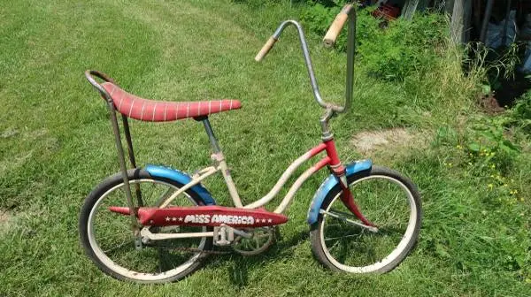 MISS AMERICA (HUFFY) GIRLS BIKE WITH BANNA SEAT (1971).