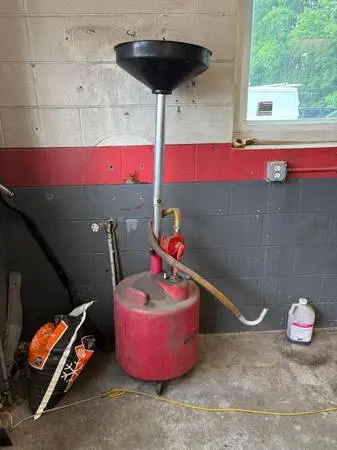 Oil drain with pump