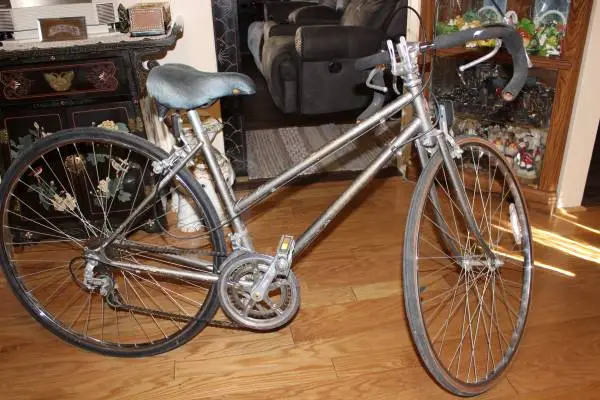 Road Bike. Schwinn Sprint Bike