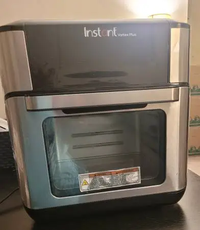Used Instant Vortex Plus 10 Quart Air Fryer Oven.