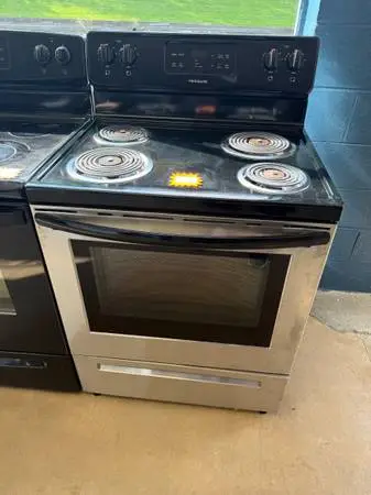 GSGV- FRIGIDAIRE COIL TOP RANGE WITH 90 DAY WARRANTY