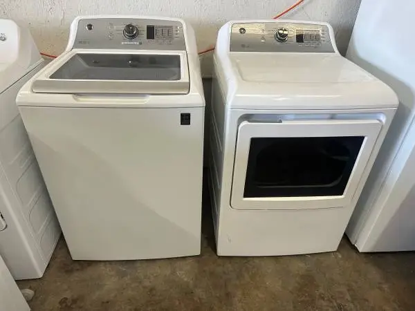 Top loader washing machine and Gas Dryer can deliver