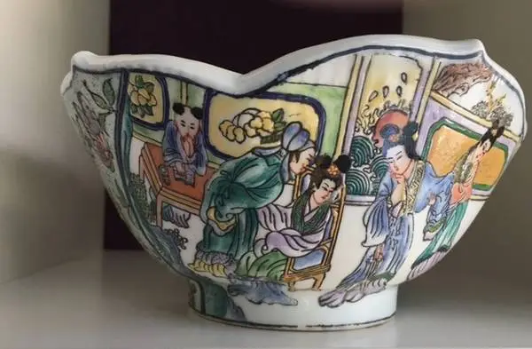 ANTIQUE CHINESE PORCELAIN BOWL