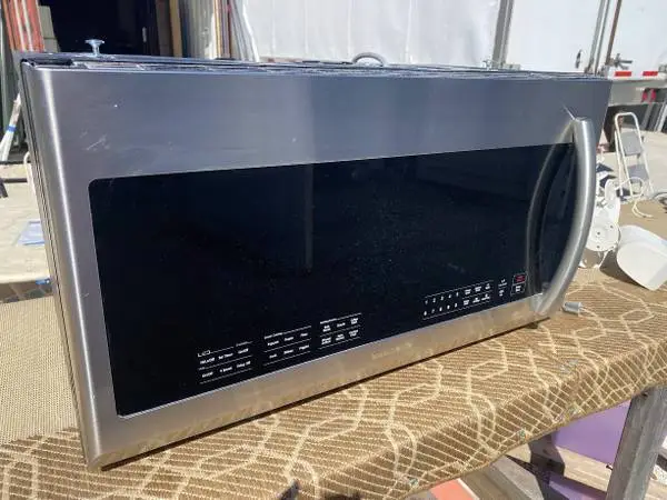 SS Samsung Microwave Oven 2.1 Cu Ft Model #ME21F707MJT Used