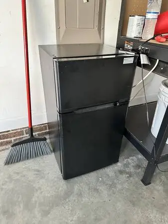 Dorm style mini fridge with freezer, used only 1 month