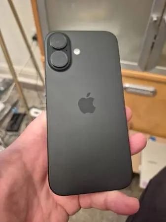 Flawless Verizon/xfinity Apple IPhone 16 128g