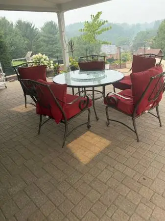 FREE patio table & 5 chairs