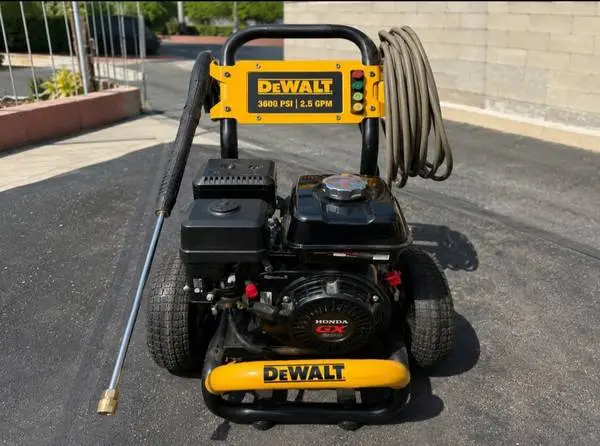 Dewalt 3600 PSI 2.5 GPM pressure washer