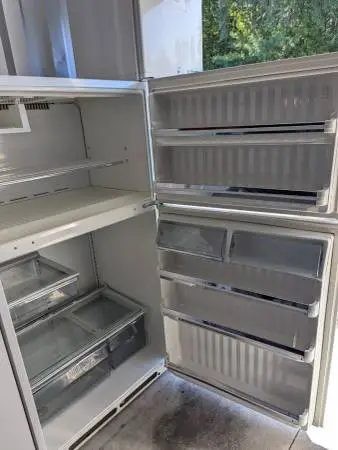 GE Refrigerator with Top Freezer and microwave