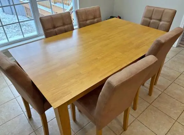 Like New Table & 6 Chairs