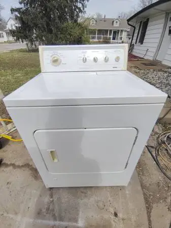 KENMORE STANDARD CAPACITY GAS DRYER. WORKS OUTSTANDING