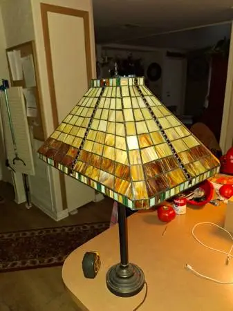Tiffany style table lamp excellent condition
