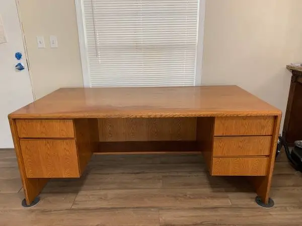 Desk w/matching Credenza