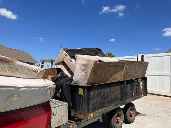 ✅ SAME DAY JUNK, FURNITURE, TRASH REMOVAL ♻️ 💯 COM/RES 💪 LIC/INS