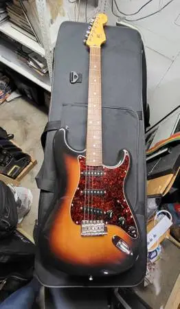 1992 FENDER SQUIER STRATOCASTER MIJ
