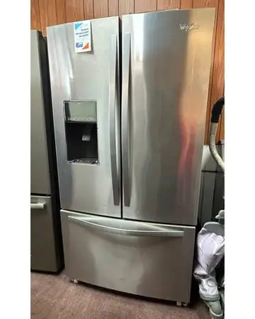Refrigerador Whirlpool de 3 Puertas en Acero Inoxidable