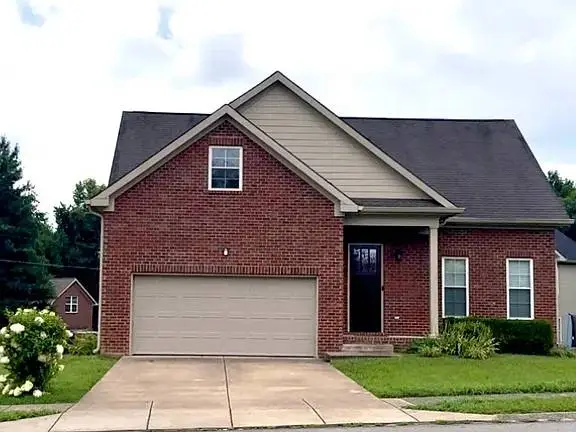 Cozy renovated 4-bedroom 2.5-bathroom available for rent!