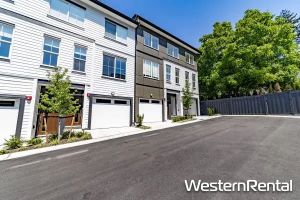 Willoughby 3 Bed Townhouse with AC and Double Garage