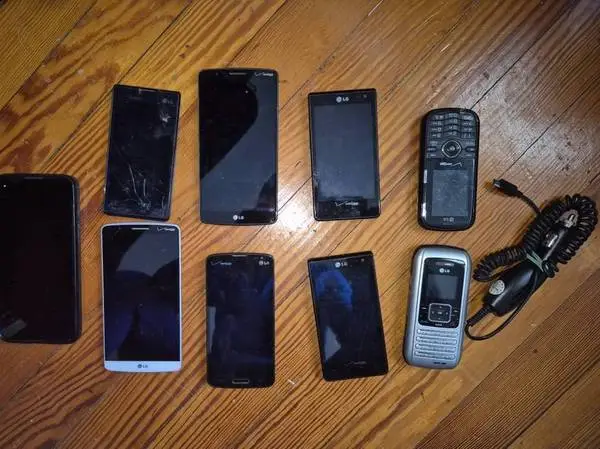 Bundled used phones > 5 working. LG Bluetooth ear and more