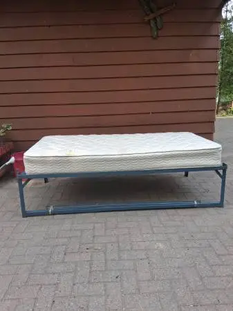Free- Single bed with Mattress
