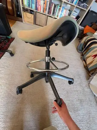 Human Scale Freedom Saddle Ergonomic Stool Chair