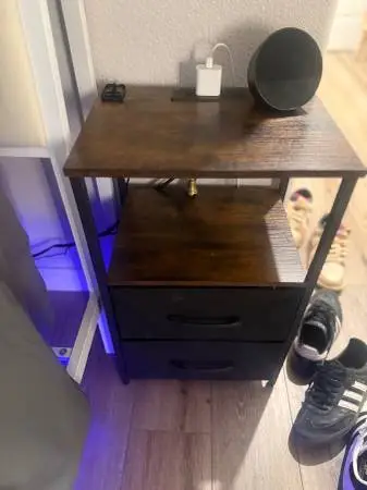 2 nightstands