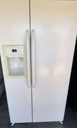 Excellent Working GE Side By Side Refrigerator Can Deliver & Hook Up for an extr