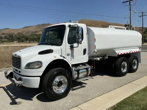 Water truck 2016 freightliner 4000 gallon cummins automatic
