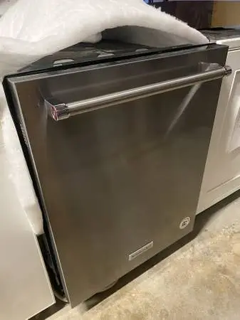 SS KitchenAid Dishwasher SS Interior Model #KDTE334GPSO Used