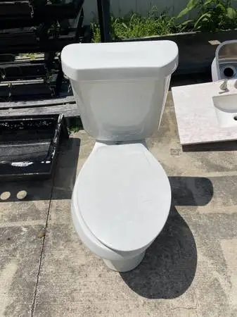 Used Glacier Bay Toilet - Only $25 (Retail $99+)