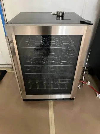Magic Chef Wine Cooler - Refrigerator - Mini Fridge