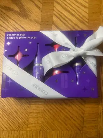 CLINIQUES PLENTY OF POP LIPSTICK SET-NEW