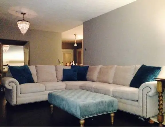 Sectional Couch-excellent condition