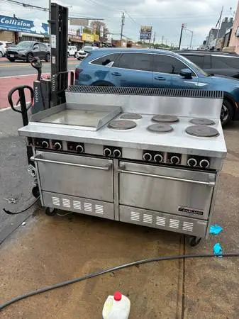 Electric stove with grill and convection oven restaurant Equipment