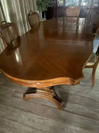 Traditional Wood Pedestal Dining Table