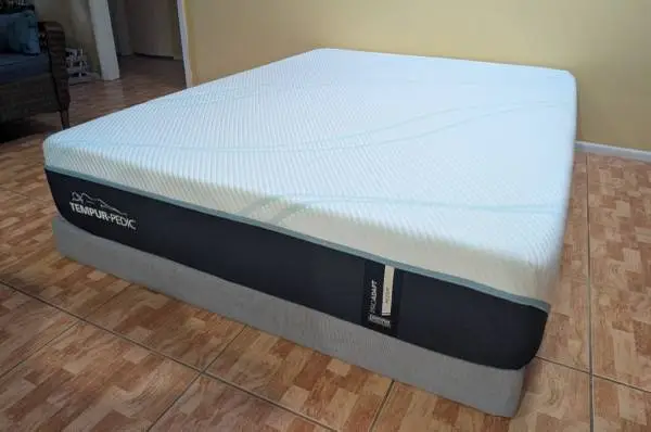 Tempur-Pedic ProAdapt Medium Queen Mattress 12 inch + Tempur-Flat Foundation Set
